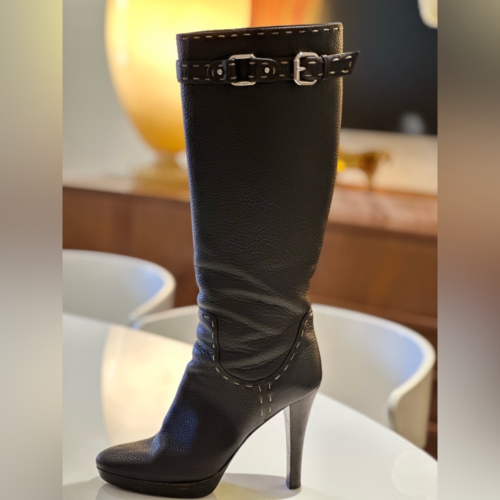 Vintage Fendi platform boots size 38